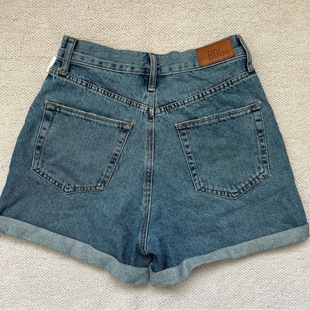 URBAN OUTFITTERS BDG BLUE JEANS SHORTS MOM HIGH WAISTED VINTAGE STYLE Size: 27 - Picture 3 of 16